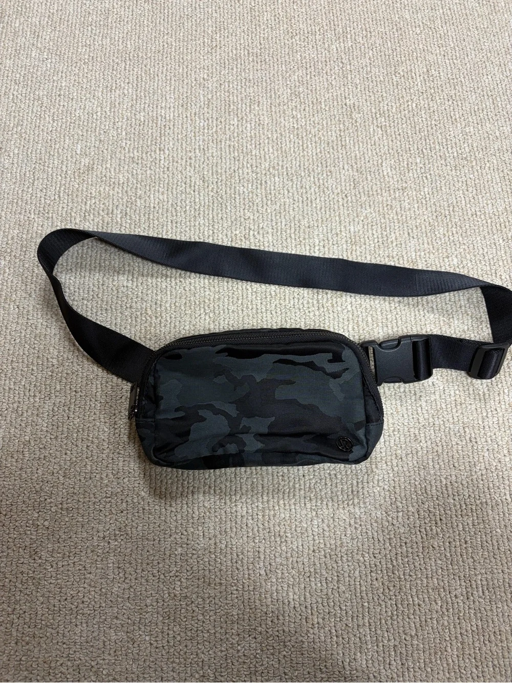 lululemon athletica Black & Dark Green Camo Crossbody Bag - Picture 3 of 4